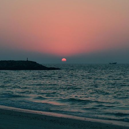 Al Corniche Hotel Schardscha Exterior foto