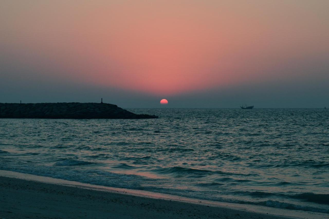 Al Corniche Hotel Schardscha Exterior foto