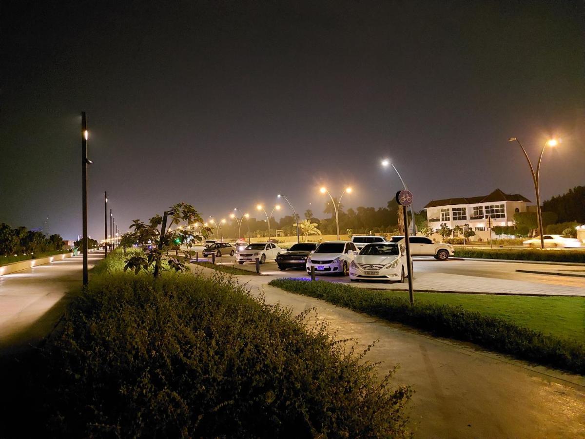 Al Corniche Hotel Schardscha Exterior foto
