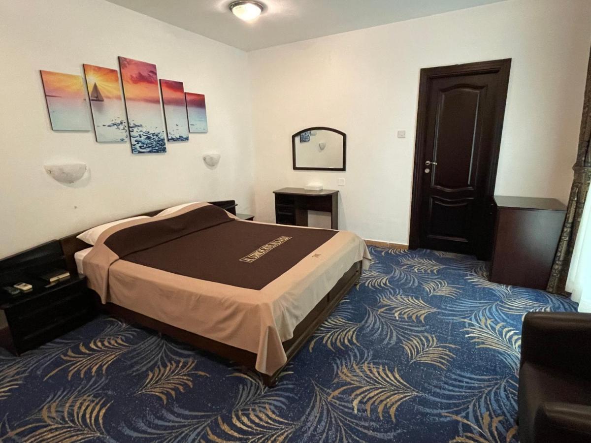 Al Corniche Hotel Schardscha Exterior foto