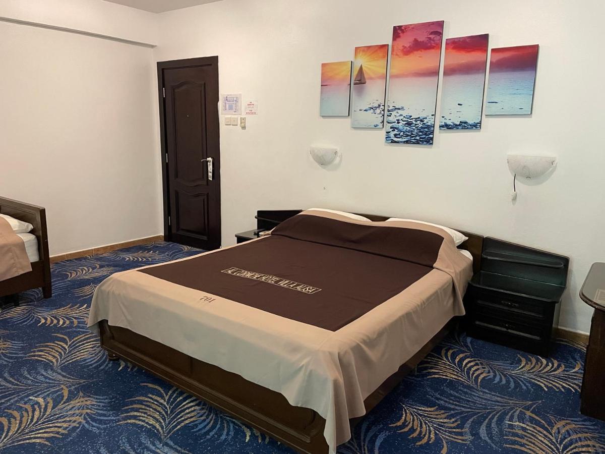 Al Corniche Hotel Schardscha Exterior foto