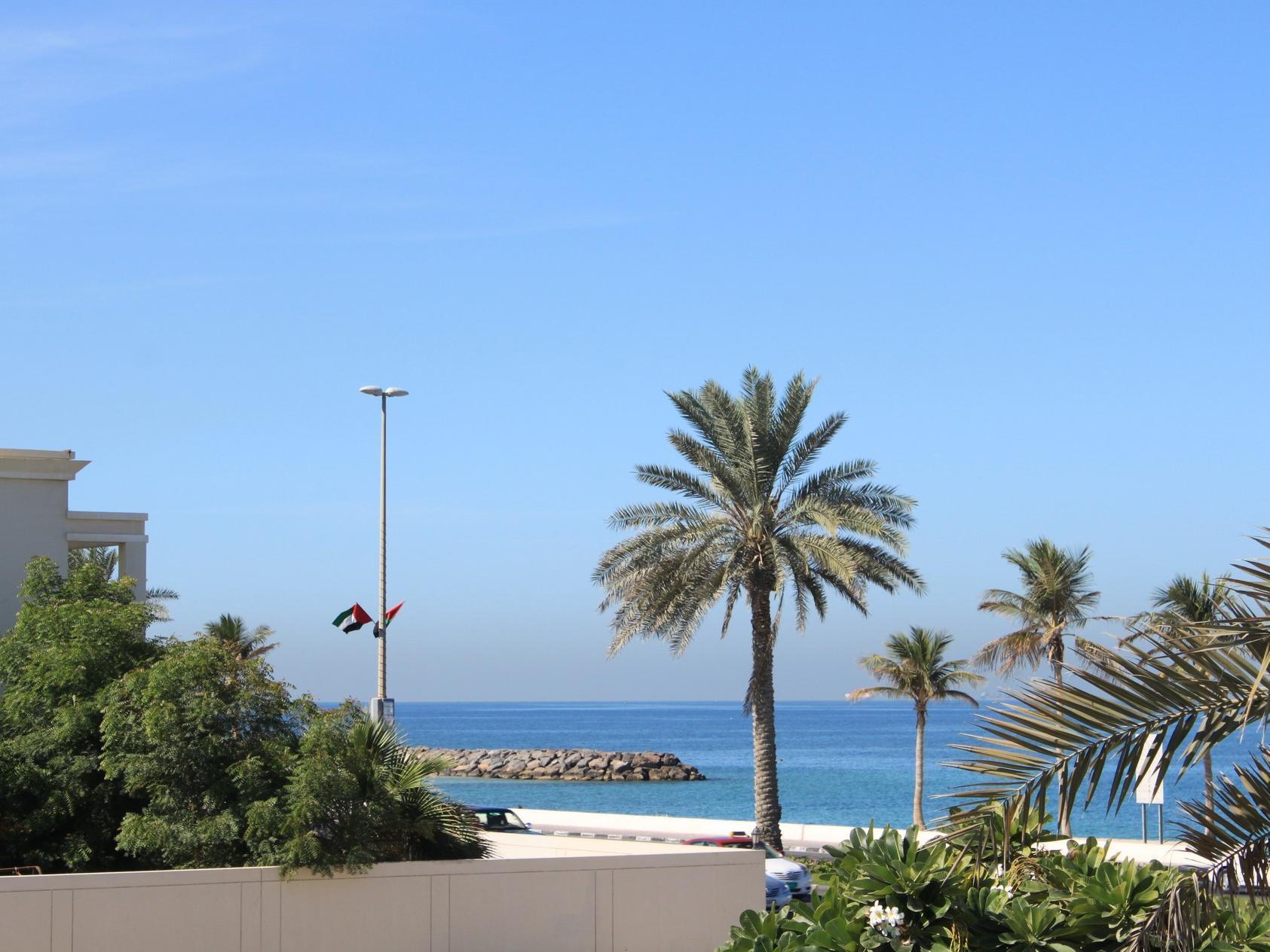 Al Corniche Hotel Schardscha Exterior foto