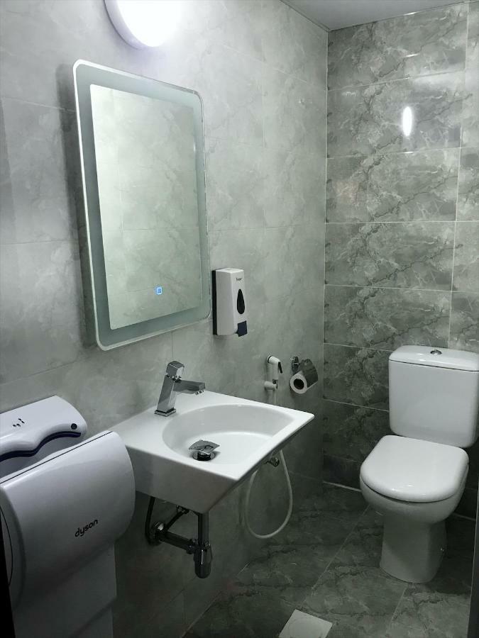 Al Corniche Hotel Schardscha Exterior foto