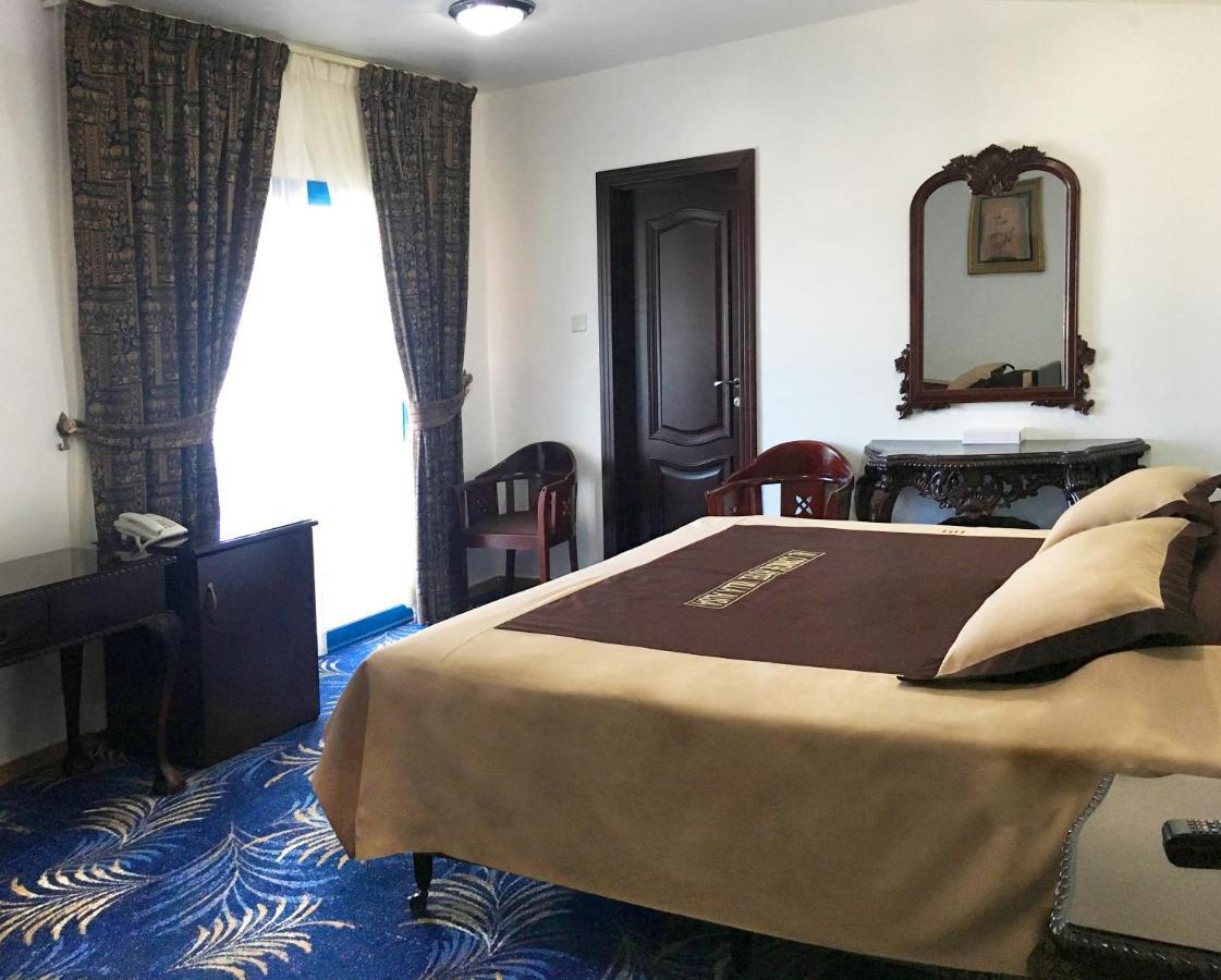 Al Corniche Hotel Schardscha Exterior foto